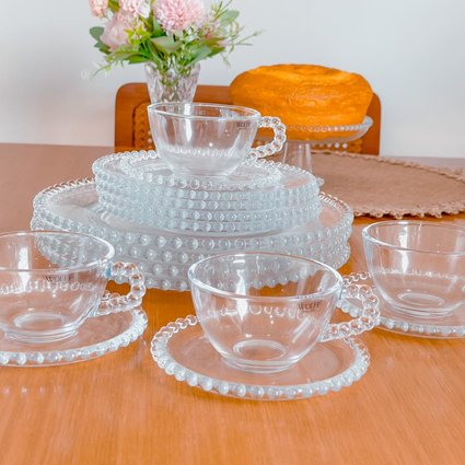 Kit 4 Xícaras com Pires + 4 Pratos Sobremesa + 4 Pratos Jantar