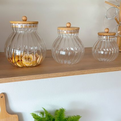 pote de vidro com tampa em bambu classic ambientada me decora casa