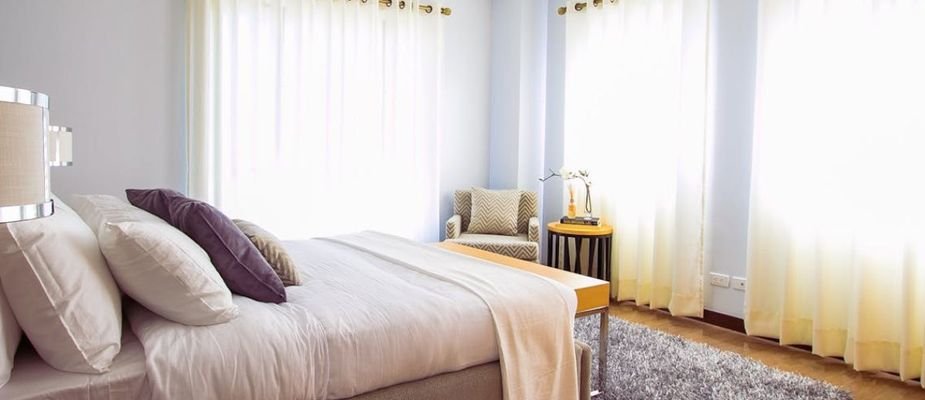 Quarto de casal pequeno como decorar: Dicas e truques infalíveis!